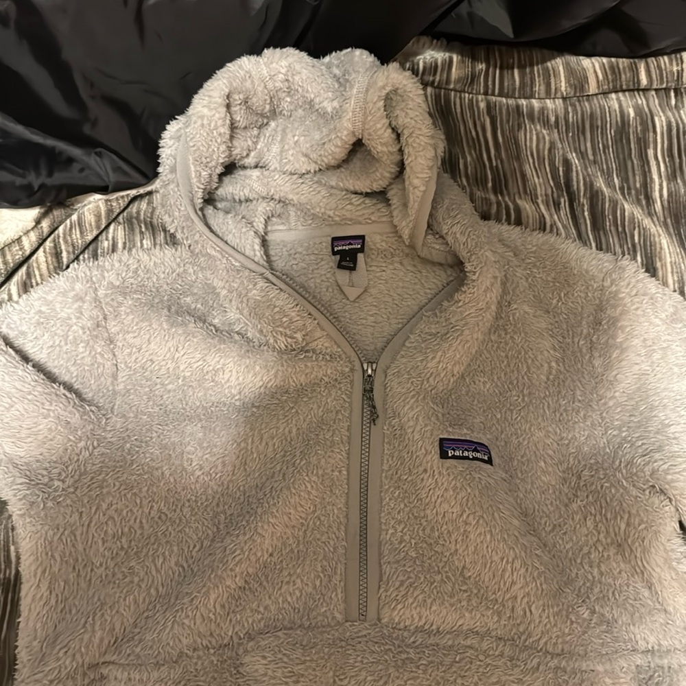 Patagonia fuzzy grey hooded 1/2 zip in a size large
